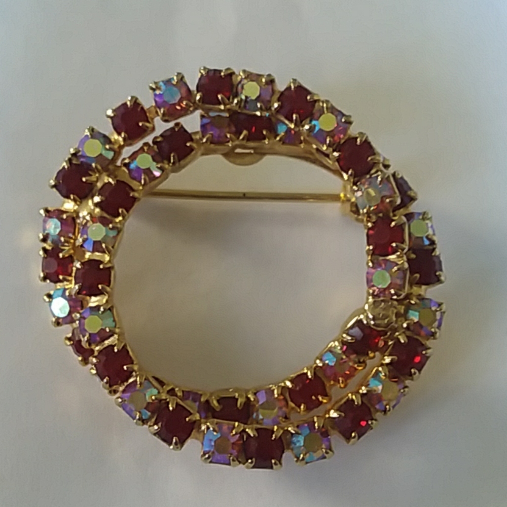 Vintage double cirlce rhinestone brooch